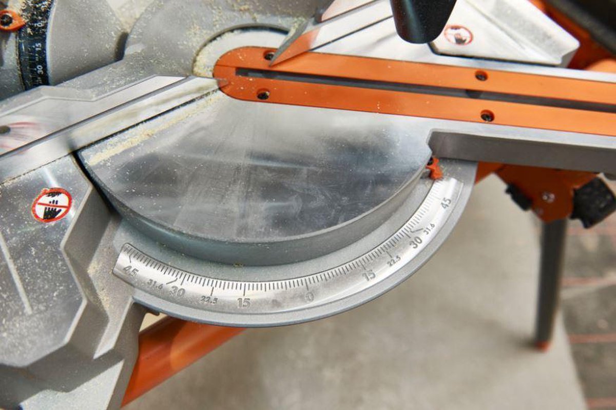 Wat vinden we goed aan de AEG Afkortzaagmachine 2x18V Ø254mm