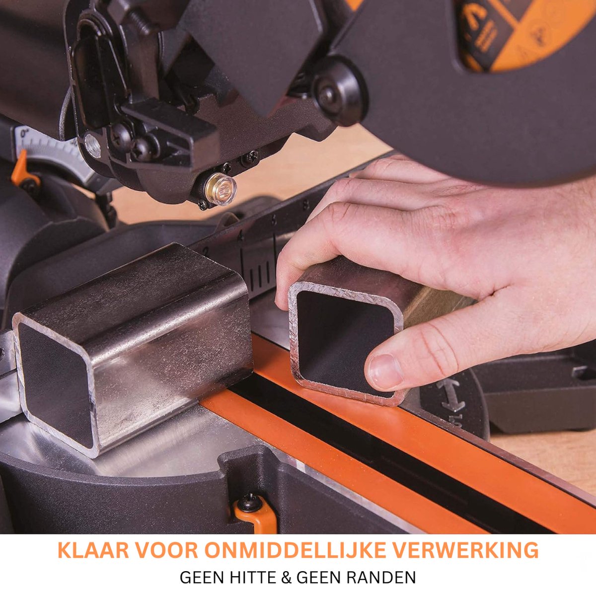 Wat vinden we goed aan de Afkortzaag 230 mm Zwart/Oranje