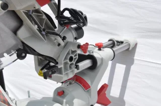 Wat vinden we goed aan de Afkortzaag SCMS305DB