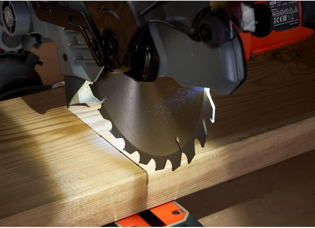 Wat vinden we goed aan de Black+Decker BES702-QS Afkortzaag 1500W