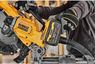 DeWALT DCS781X2 Accu Afkort-/Verstekzaag 305mm 54V