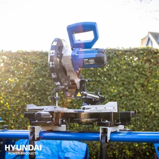 HYUNDAI kap- en afkortzaag 1700W Ø216mm