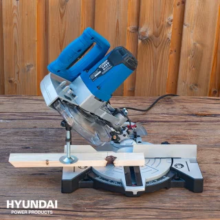 HYUNDAI kapzaag 1100W 210mm laserfunctie