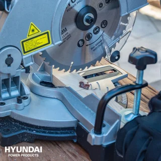 HYUNDAI kapzaag 1100W 210mm laserfunctie