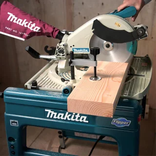 Makita LF1000 Verstekzaag 230V 260mm