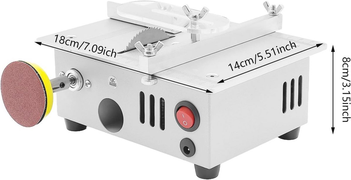 Wat vinden we goed aan de Mini Tafelzaag Draagbaar Houtbewerking 4 Zaagbladen Stofdichting