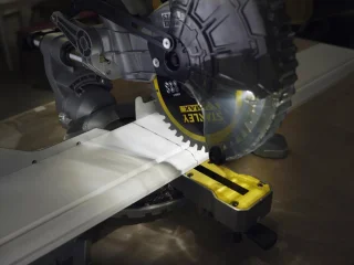 Stanley FATMAX SFMCS701M1 V20 Accu Afkortzaag 190mm 18V 4.0Ah