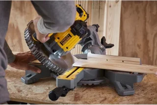 Stanley FATMAX SFMCS701M1 V20 Accu Afkortzaag 190mm 18V 4.0Ah