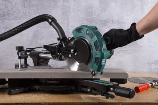 VONROC afkort- en verstekzaag 2000W Ø216MM