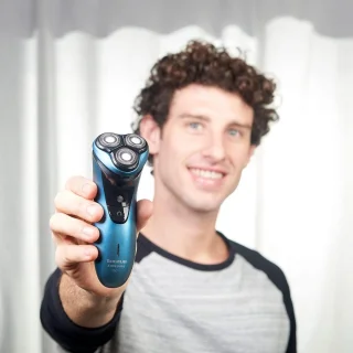 Elektrisch scheerapparaat met baardtrimmer