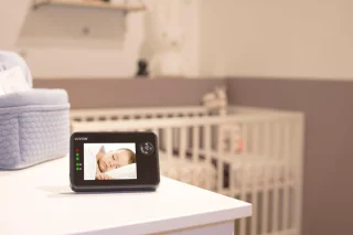 LUVION Essential Black Edition Babyfoon + Babysense 7 Sensormatje