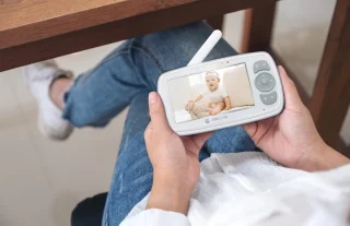 Motorola VM34 Babyfoon met Camera en 4.3-Inch Kleurendisplay