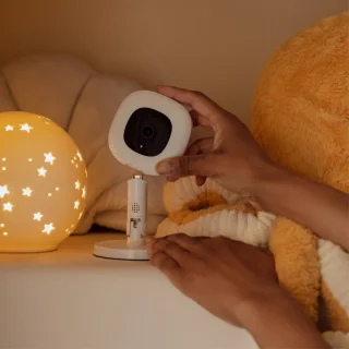Nanit Pro Camera Babyfoon met Flex Standaard en Ademhalingsband