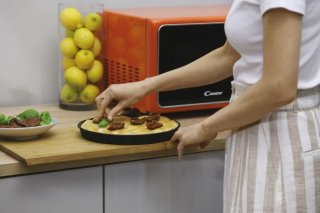 Wat vinden we goed aan de Magnetron met Grill en CRISP-Functie, 25 Liter, Vrijstaand, Vintage Stijl, 900W