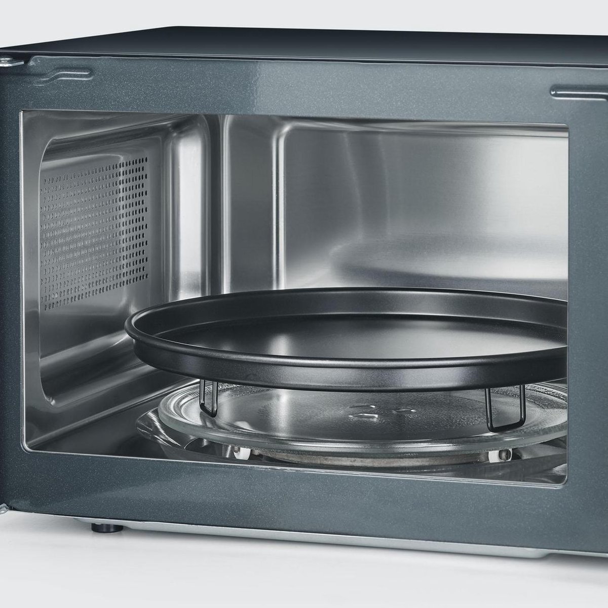 Wat vinden we goed aan de Severin MW 7752 Magnetron Combi 25L Zwart/Zilver