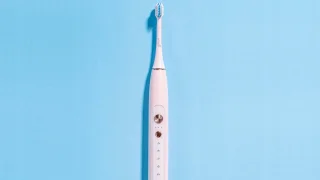 OMEO +365 UV Sanitizer Pink - Elektrische Tandenborstel Sonisch - 41 000 trillingen - UV desinfectie etui - 60 dagen batterij