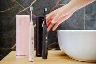 OMEO +365 UV Sanitizer Pink - Elektrische Tandenborstel Sonisch - 41 000 trillingen - UV desinfectie etui - 60 dagen batterij
