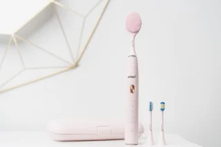 Omeo +365 Teeth&Face Pink - Sonische Tandenborstel & Gezichtsborstel - 96000 trillingen - 5 programma's - 60 dagen batterij