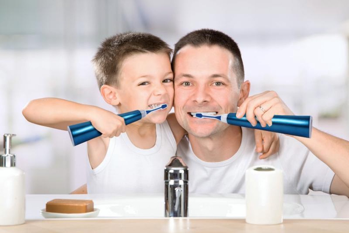 De Emmi-Dent Ultrasonische Tandenborstel Platinum in één oogopslag