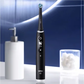 Oral-B iO 6 Zwarte elektrische tandenborstel volwassenen