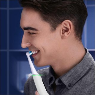 Oral-B iO Series 6 White elektrische tandenborstel met etui