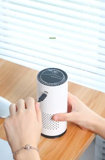 Luchtreiniger / Air purifier - Hoge Efficiëntie, HEPA-filter, Stille Werking + Extra Aromapad - Auto/Huishouden/Kantoor - zuivert de lucht, helpt tegen hooikoorts, stof, allergie - Oplaadbaar - 150 m³/h - ZWART -klein/small