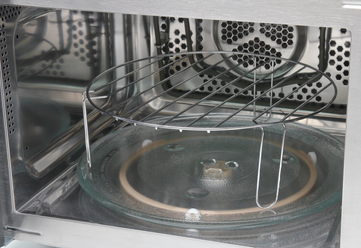 Wat vinden we goed aan de Kaiser Empire M 2530 RotEm Retro magnetron 25L