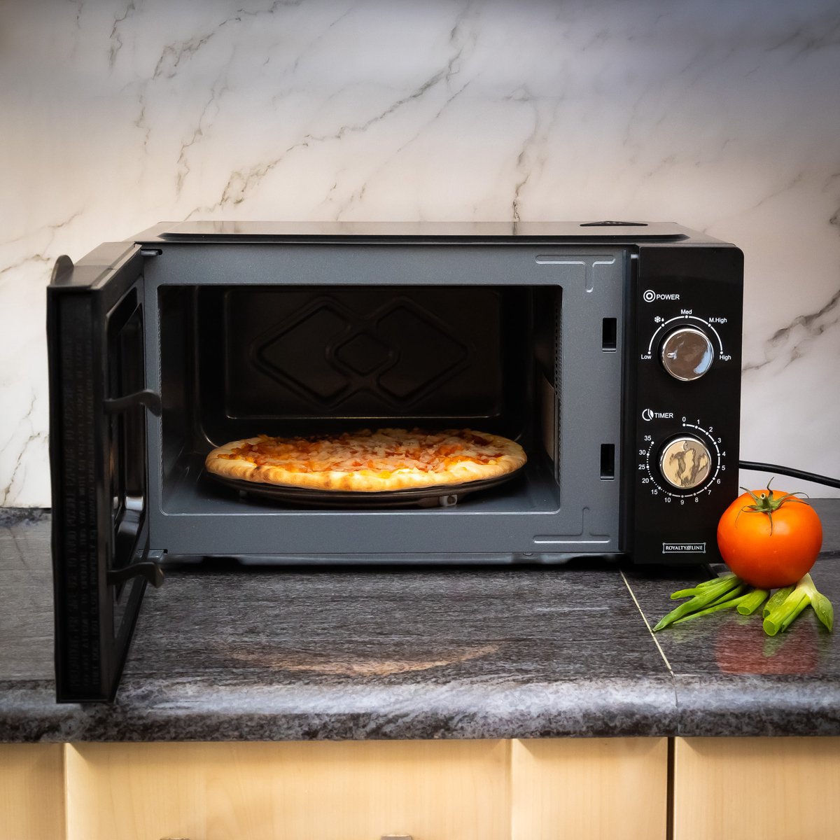 Wat vinden we goed aan de Royalty Line MW-20 Magnetron 20L Zwart