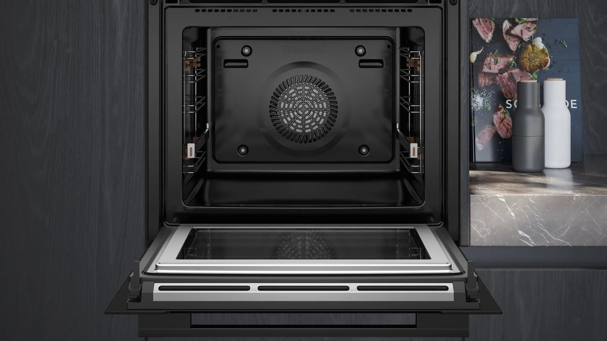Wat vinden we goed aan de Siemens iQ700 HM776GKB1 oven zwart 67L