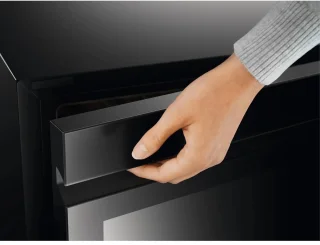 AEG AWUS018B7B Wijnkoeler Inbouw Zwart 17 Flessen