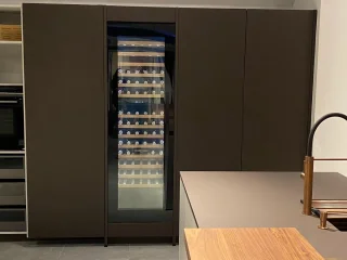 Wine Klima D106T Wijnkoelkast 2 zones 101 flessen zwart glas inbouw