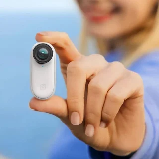 insta360 GO2 Small Action Camera 64GB with Charge Case and Accessories