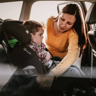 BabyGO Lumo i-Size autostoel - voor kinderen van 76-150 cm - Groep 1-2-3 (9-36kg) - Autogordel bevestiging - Zwart