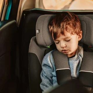 BabyGO Lumo i-Size autostoel - voor kinderen van 76-150 cm - Groep 1-2-3 (9-36kg) - Autogordel bevestiging - Zwart