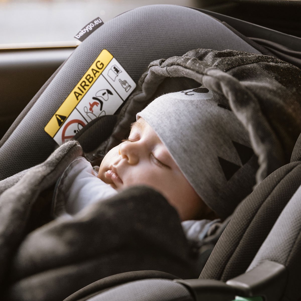 BabyGO iTravel XP i-Size Autostoel Zwart 40-87 cm