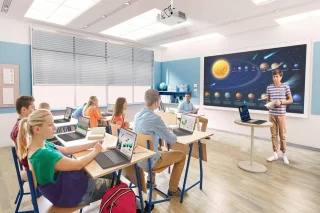 Epson EB-FH18 projector