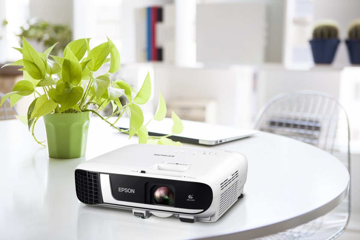 Epson EB-FH52 projector