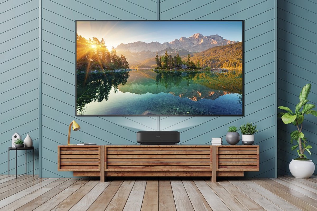 Epson EpiqVision Ultra EH-LS650B beamer zwart