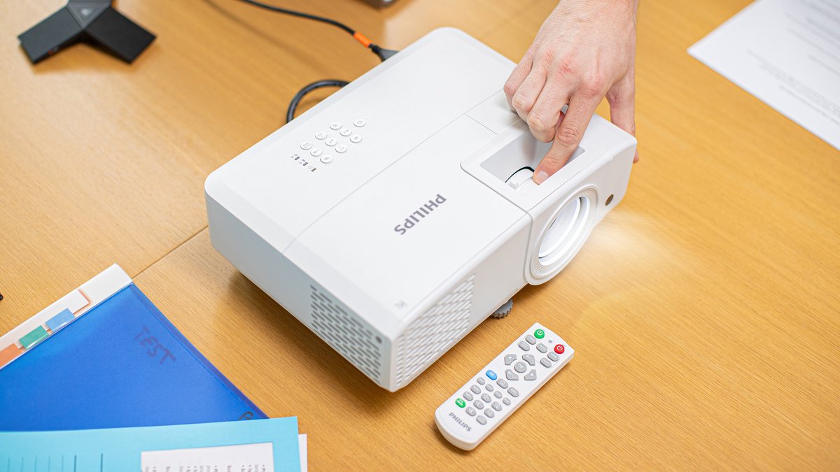 Philips ProPix 850 PRX850/INT Full-HD projector