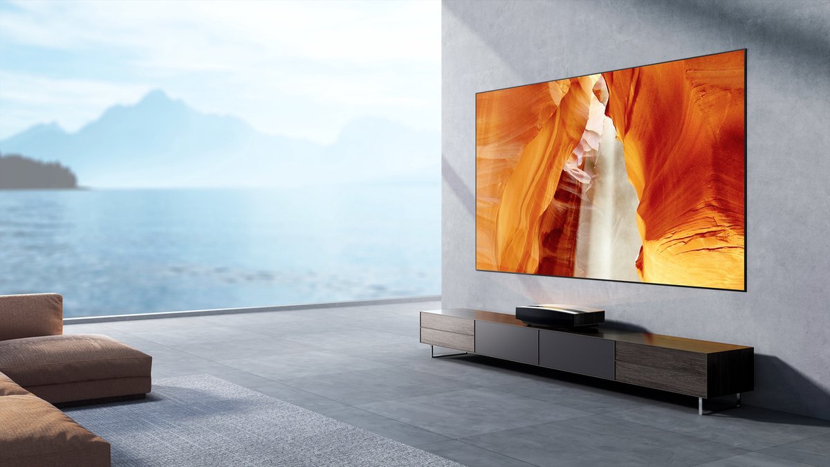 XGIMI AURA projector