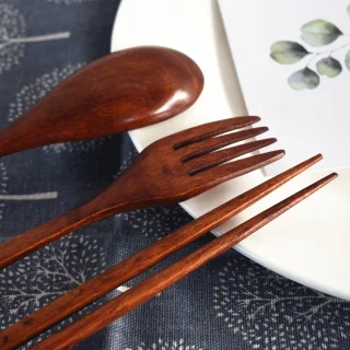 Creatieve Houten Bestekset 4-delig - Artistieke Eetstokjes met Lepel en Vork in Natuurdesign voor Sushi en Reizen