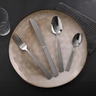 Boraboi® Elegante Roestvrij Stalen Bestekset voor Vier Personen, 16-Delig, Vaatwasserbestendig, Tijdloos Ontwerp