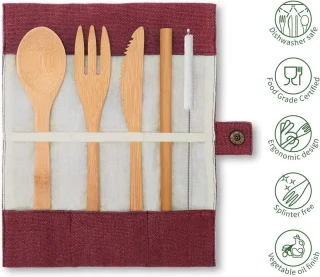 Famanu Bamboe Bestek Set | Eco Reisbestek | Milieuvriendelijk Tafelgerei | Mes, Vork, Lepel en Rietje | Houten Bestek Set | Bamboe Eetgerei | Camping Bestek Set met Opbergzakje | 20 cm | Olijf