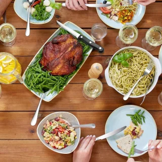 [23-delig voor 4 personen] Camping bestekset. Roestvrij stalen vorken, messen en lepels. Inclusief draagbare bestektas - draagbaar servies ideaal voor outdoor, grillen en wandelen.