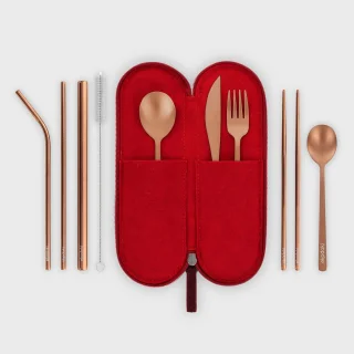 eKodoKi Kitto Wooli - Persoonlijk rvs reisbestek set 10st - Rosé goud - Wolvilt etui rood - Duurzaam