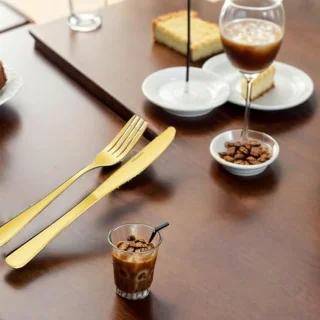24 Pieces Gold Cutlery Set, Matte Gold Stainless Steel, Cutlery Set for 6 People, Cutlery Mirror Polished, Knives, Fork, Spoon Set, Dishwasher Safe and Rustproof