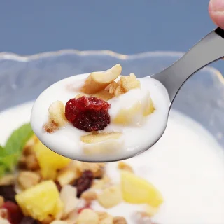 QTTVBTNA 4-delige herbruikbare bestekset - korte steel lepels en vorken - roestvrij staal - dessert, yoghurt, pasta, salade - geschikt voor kinderen en volwassenen - Zwart