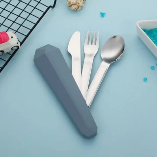 3-in-1 reisbestek met etui - Herbruikbaar kampeerbestek - Draagbare vork-, lepel- en messenset - Gemaakt van roestvrij staal - Geschikt voor lunches, picknicks, school en op het werk (Polar Night Blue - 16x3,4cm)