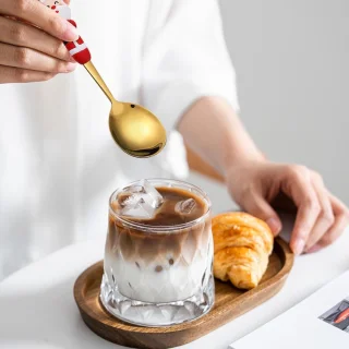 Kerstserviesset - Kerst roestvrijstalen lepel en vork - Set van 4 - Feestelijke serviesset in westerse stijl - Goud - Kinderservies - Kerstdessertlepel en vork - Perfect voor de kerstsfeer