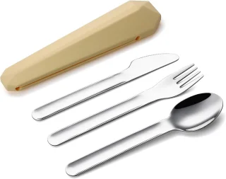 3-in-1 reisbestek met etui - Herbruikbaar kampeerbestek - Draagbare vork-, lepel- en messenset - Gemaakt van roestvrij staal - Perfect voor lunch, picknicks, school en werk (Kaasgeel - 16x3,4 cm)
